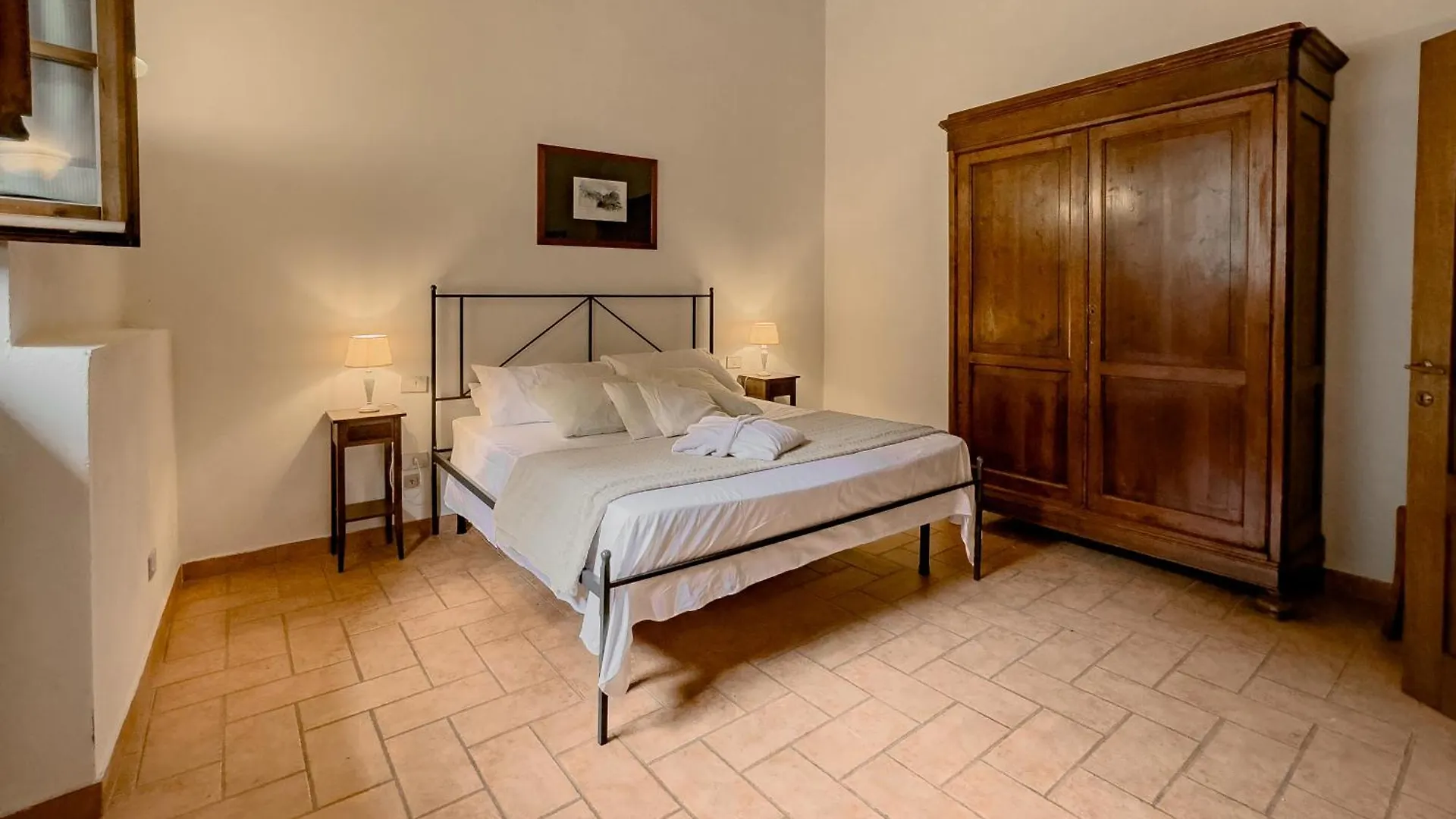 La Ferriera Exclusive Resort - Pool & Waterfall Loro Ciuffenna Farm stay