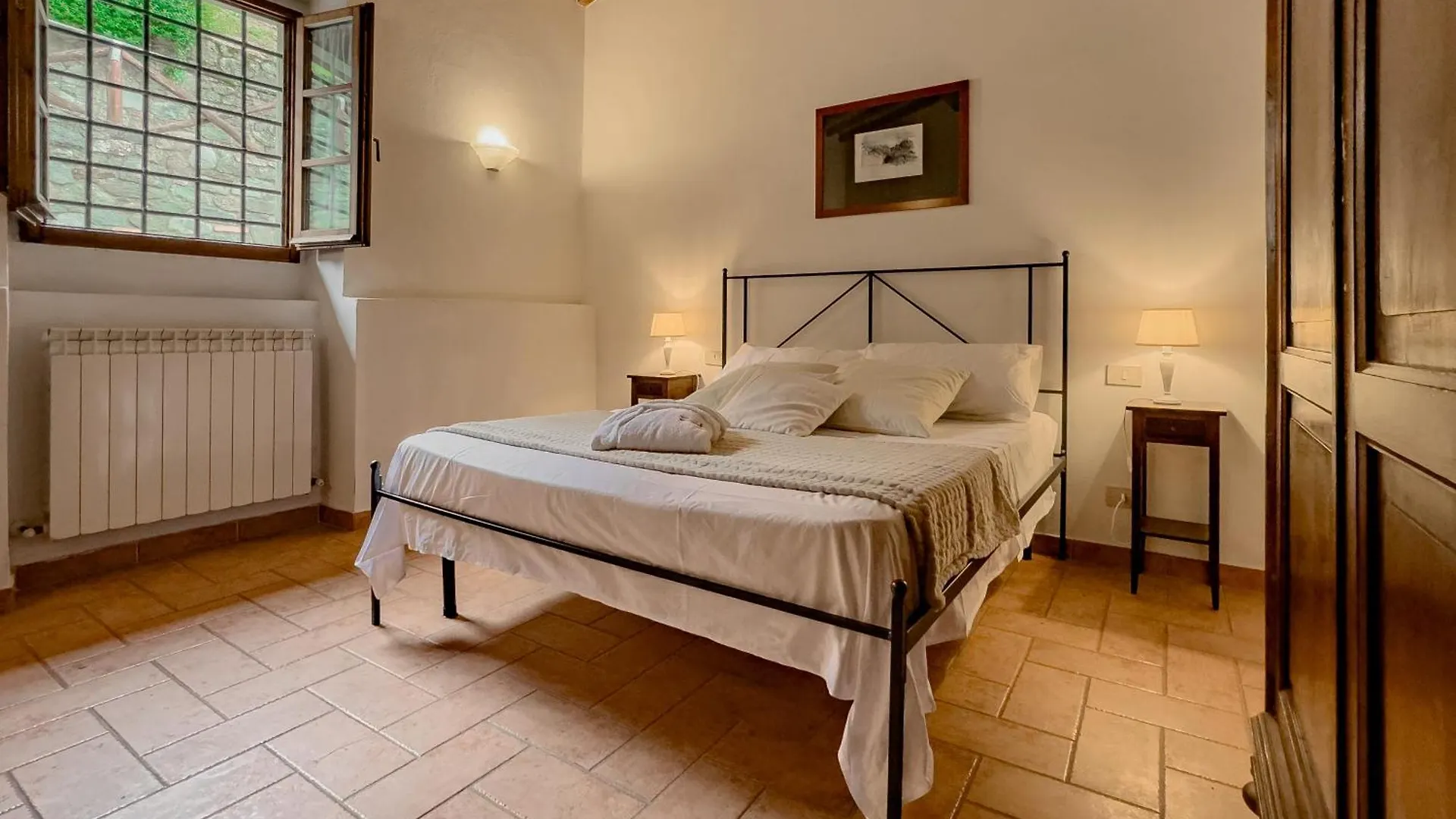 La Ferriera Exclusive Resort - Pool & Waterfall Loro Ciuffenna Farm stay