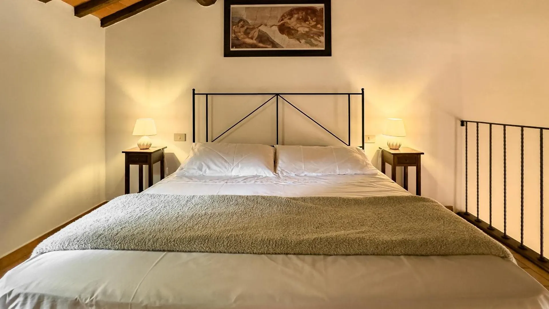La Ferriera Exclusive Resort - Pool & Waterfall Loro Ciuffenna