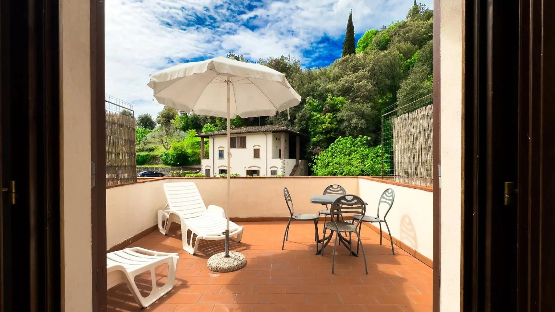 La Ferriera Exclusive Resort - Pool & Waterfall Loro Ciuffenna Farm stay