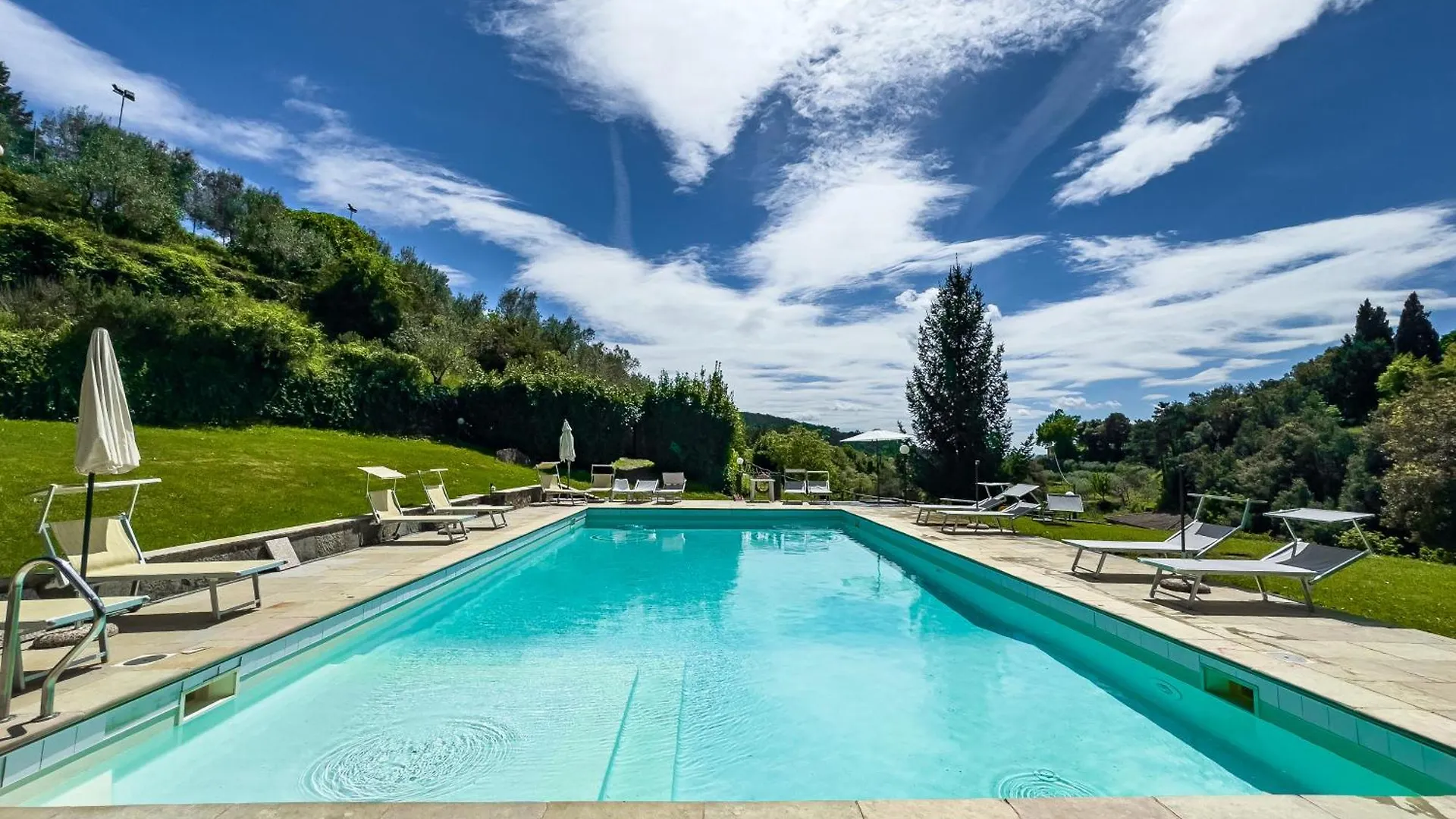 La Ferriera Exclusive Resort - Pool & Waterfall Loro Ciuffenna