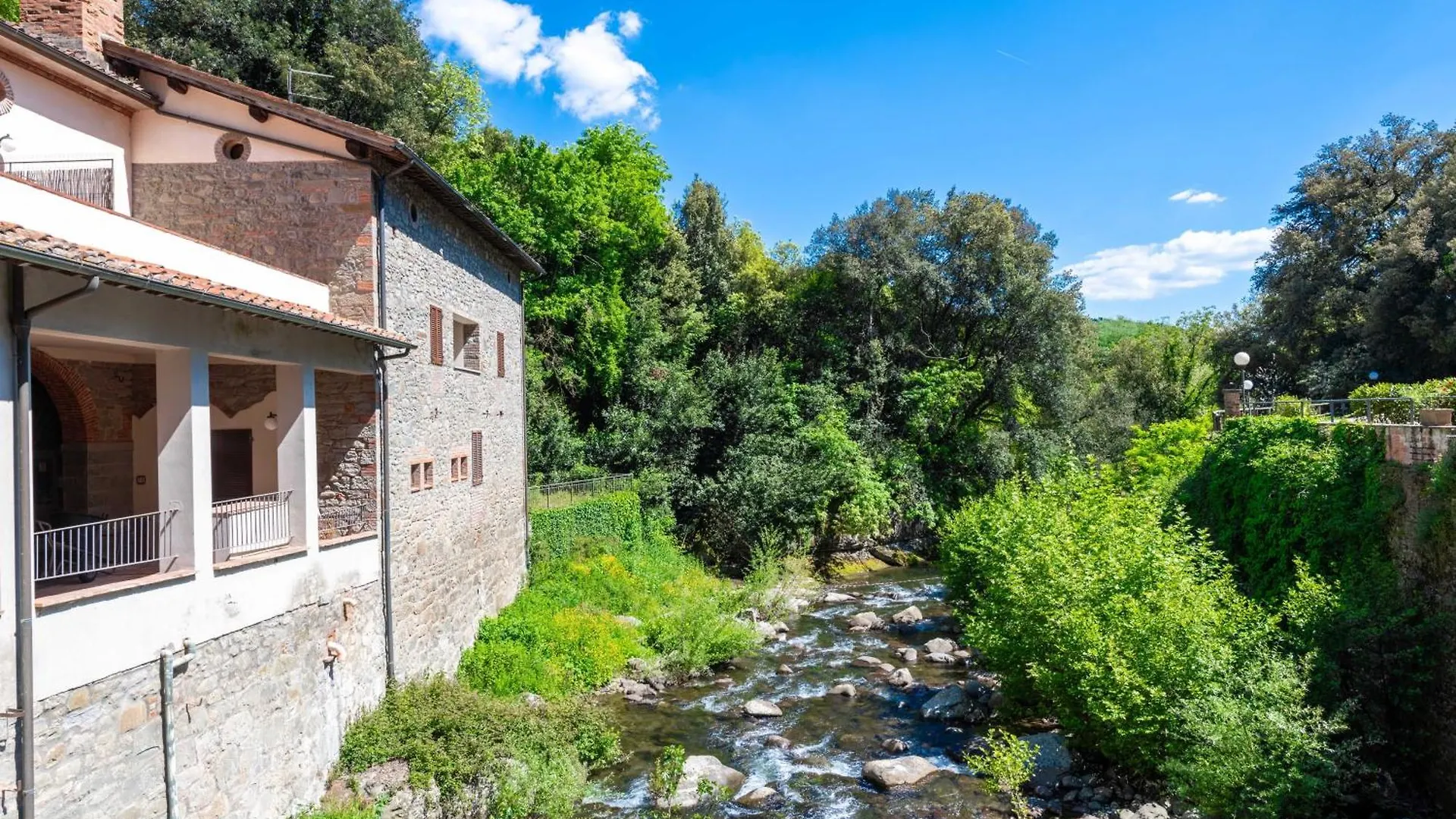 Farm stay La Ferriera Exclusive Resort - Pool & Waterfall Loro Ciuffenna