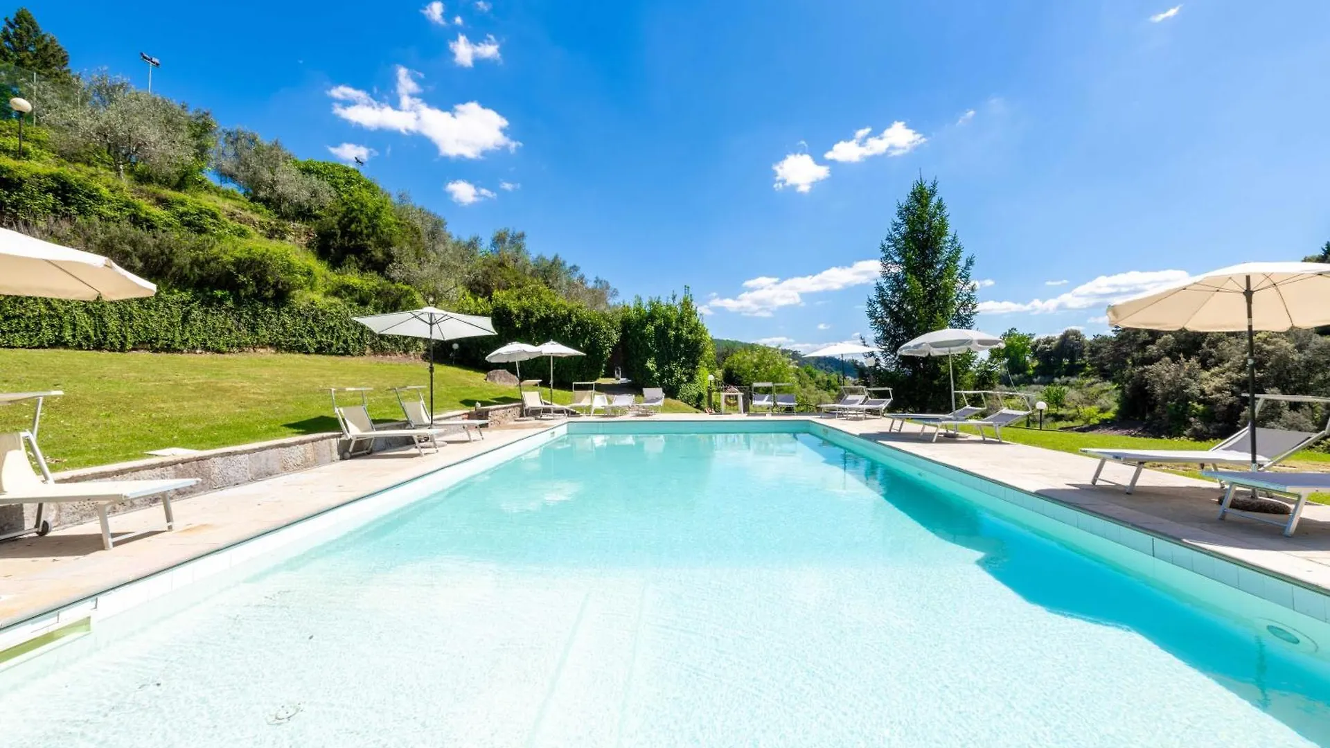 La Ferriera Exclusive Resort - Pool & Waterfall Loro Ciuffenna Italy