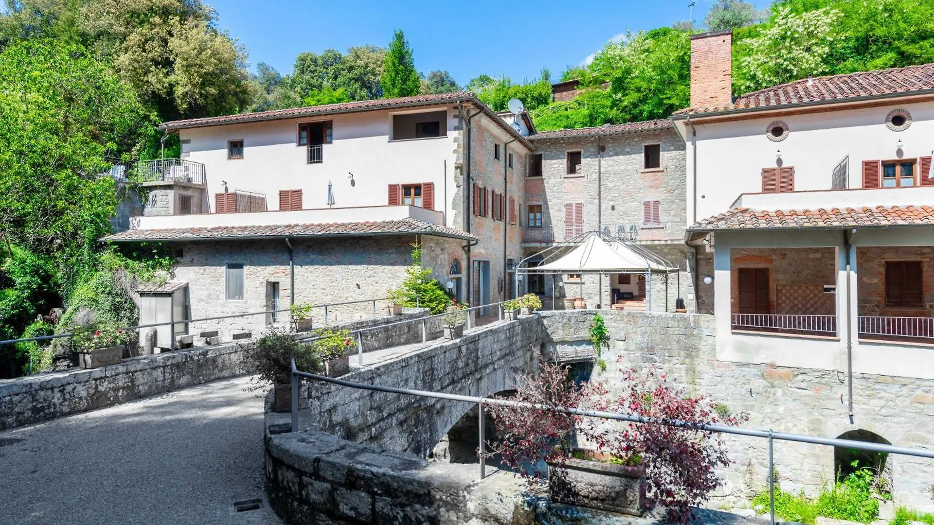 La Ferriera Exclusive Resort - Pool & Waterfall Loro Ciuffenna 0*,  Italy