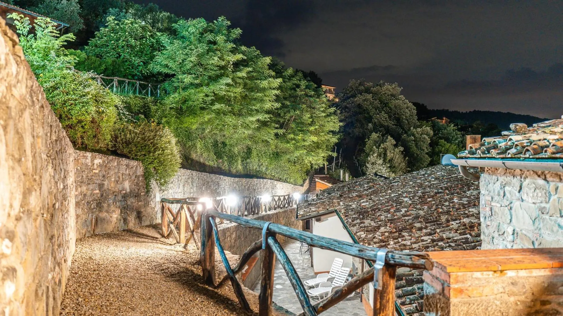 Farm stay La Ferriera Exclusive Resort - Pool & Waterfall Loro Ciuffenna