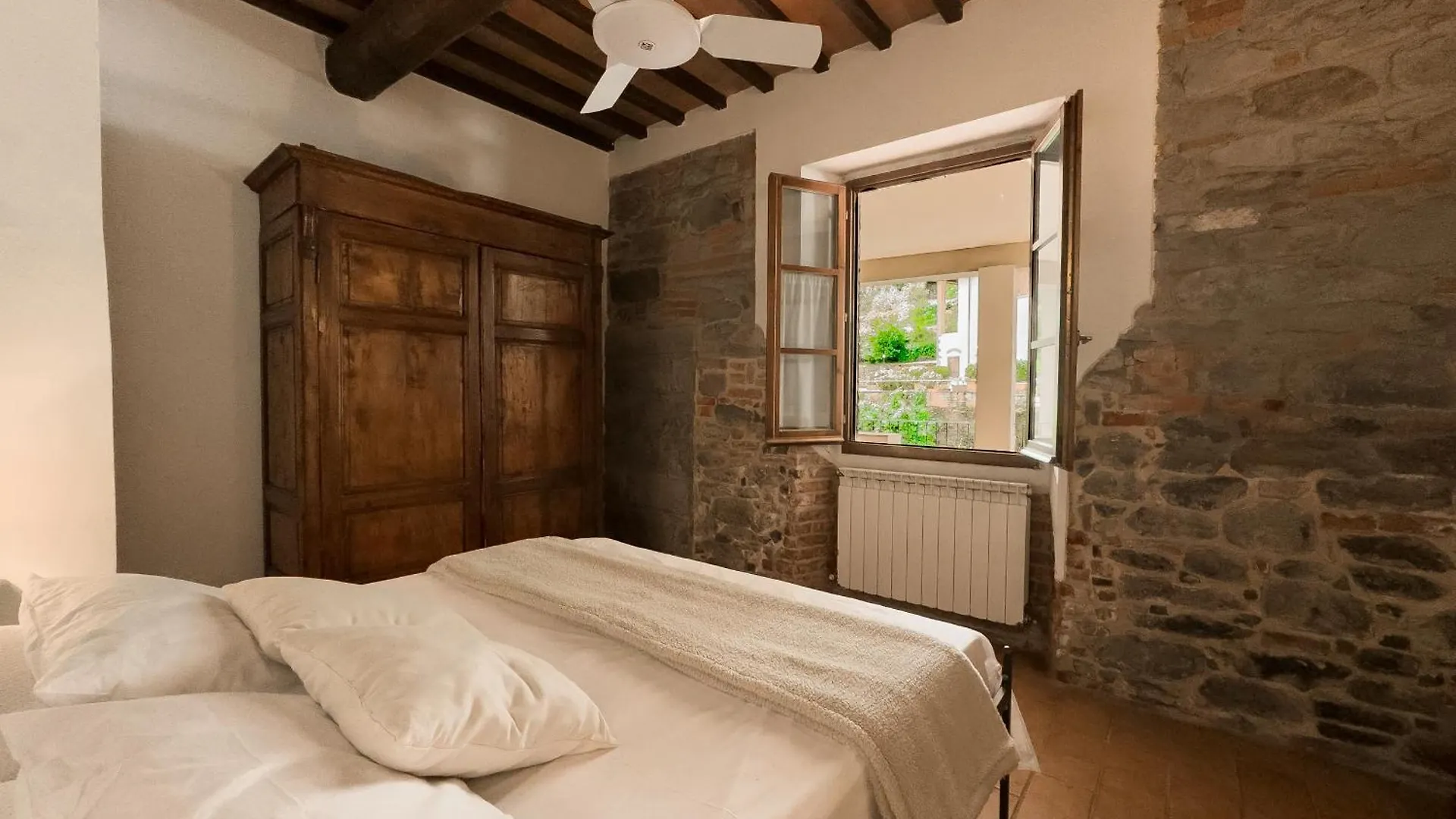 Farm stay La Ferriera Exclusive Resort - Pool & Waterfall Loro Ciuffenna