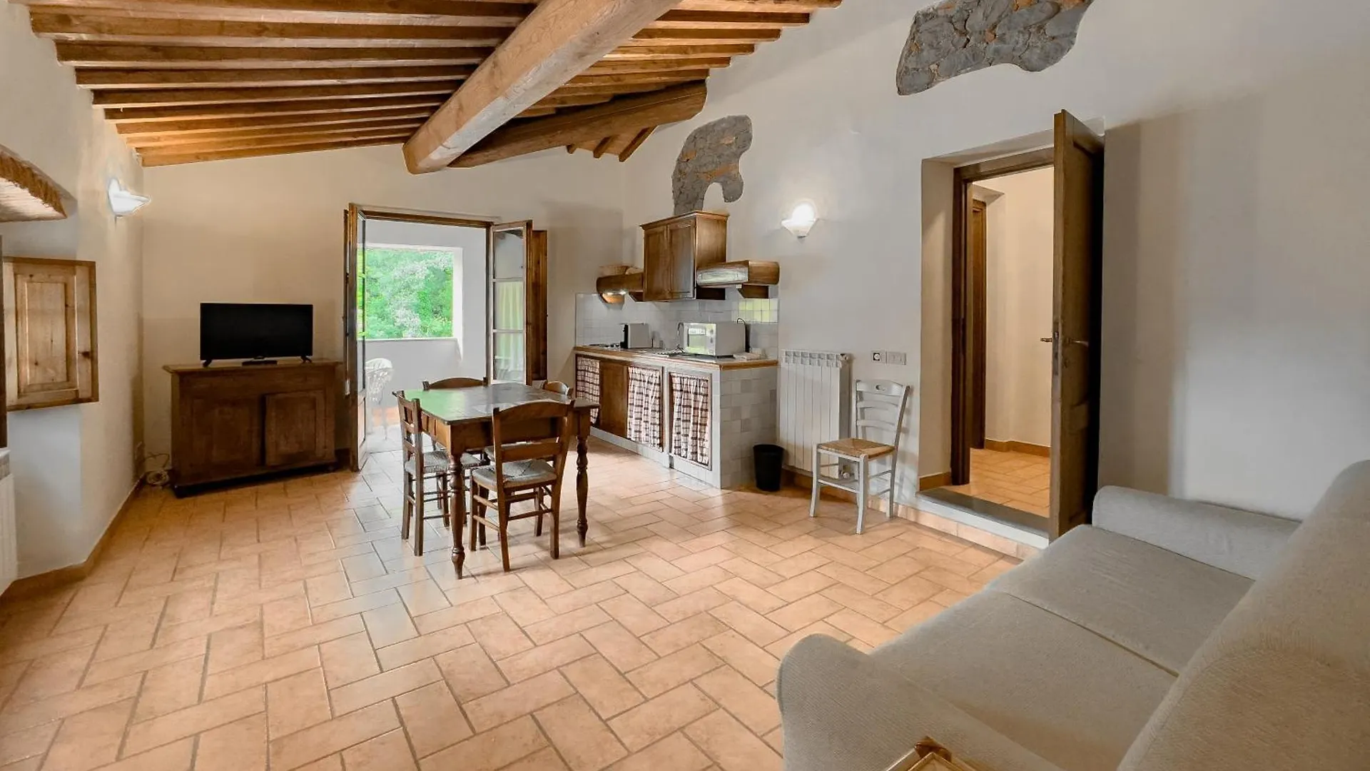 La Ferriera Exclusive Resort - Pool & Waterfall Loro Ciuffenna