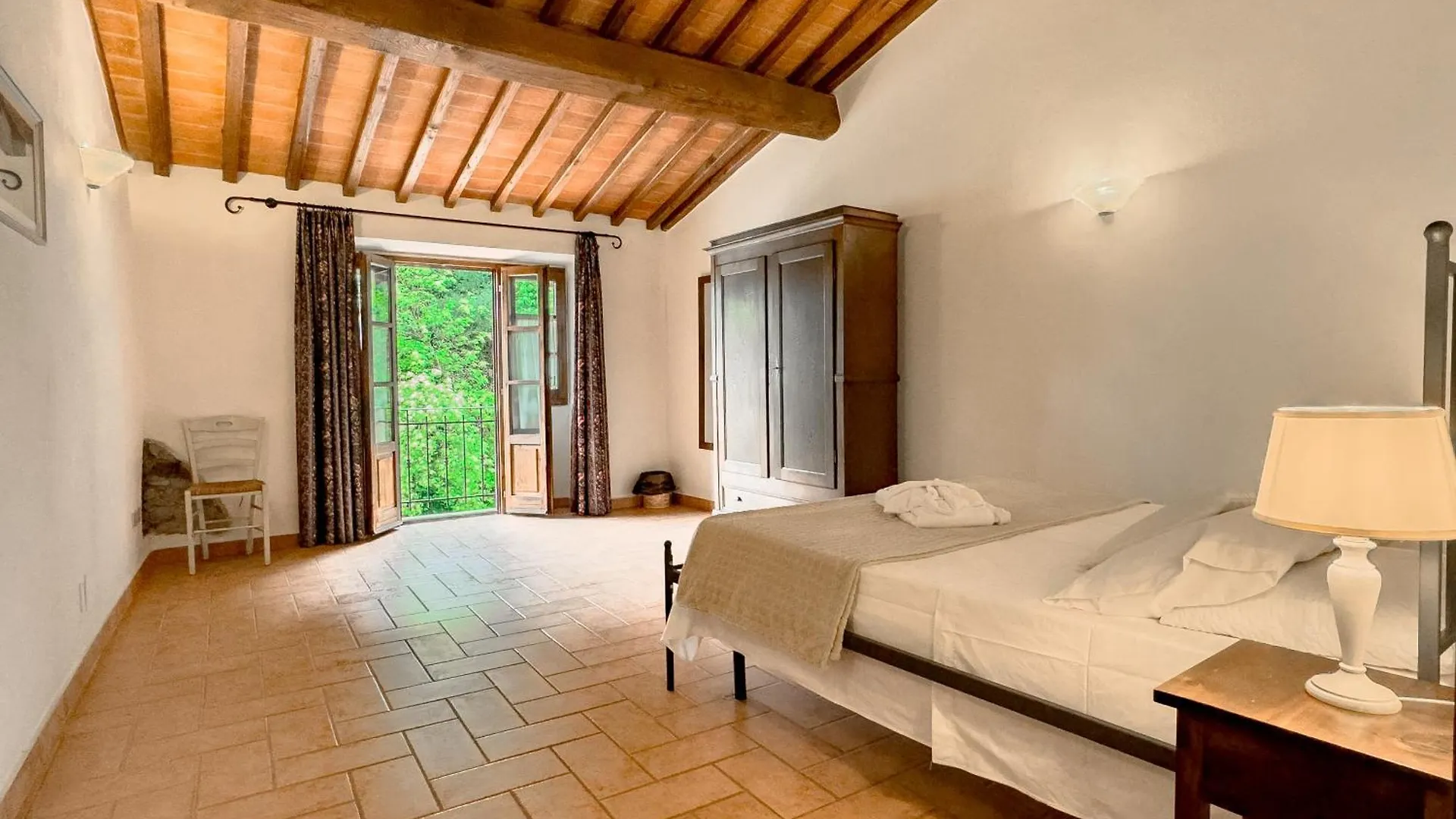 La Ferriera Exclusive Resort - Pool & Waterfall Loro Ciuffenna