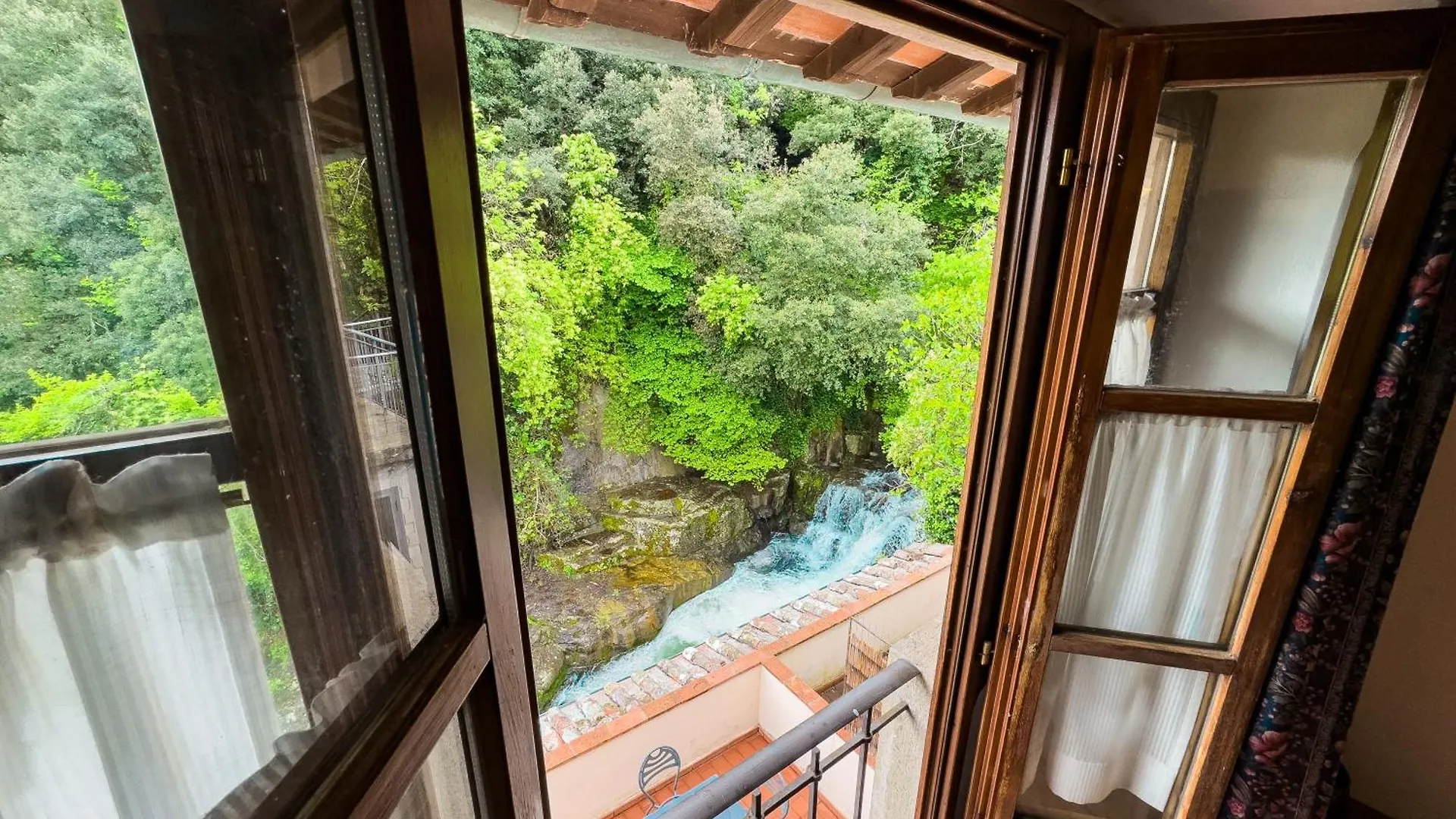 Vakantieboerderij La Ferriera Exclusive Resort - Pool & Waterfall Loro Ciuffenna Italië