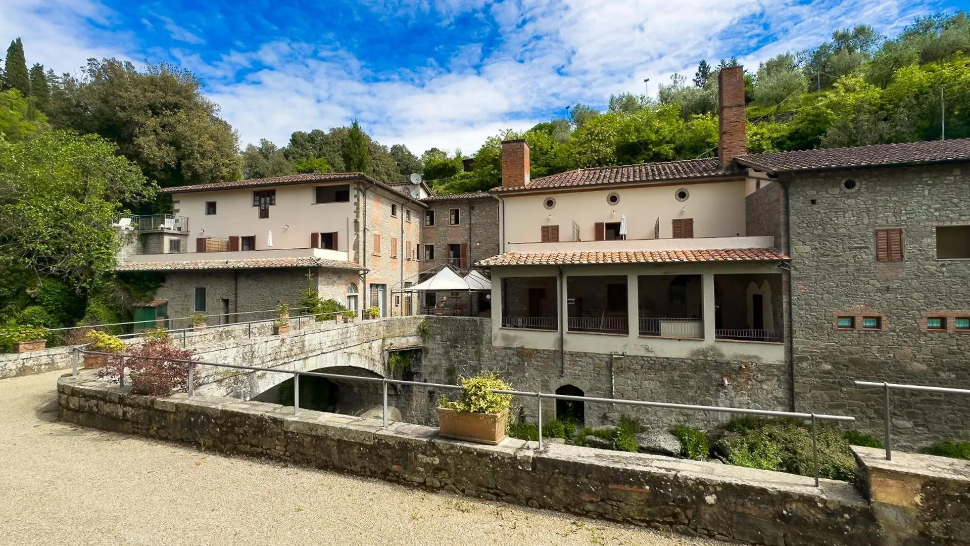 La Ferriera Exclusive Resort - Pool & Waterfall Loro Ciuffenna Italië