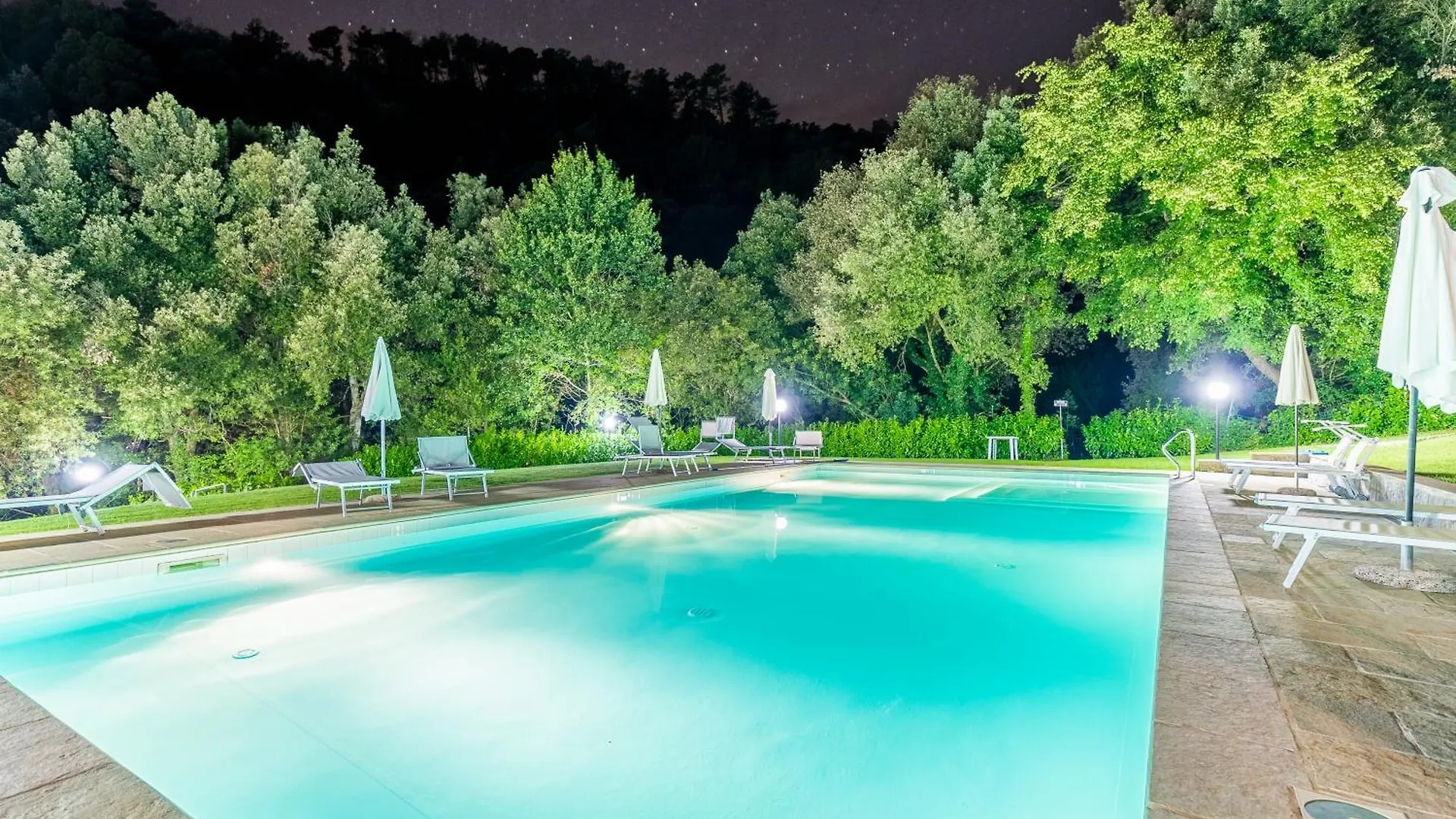 La Ferriera Exclusive Resort - Pool & Waterfall Loro Ciuffenna